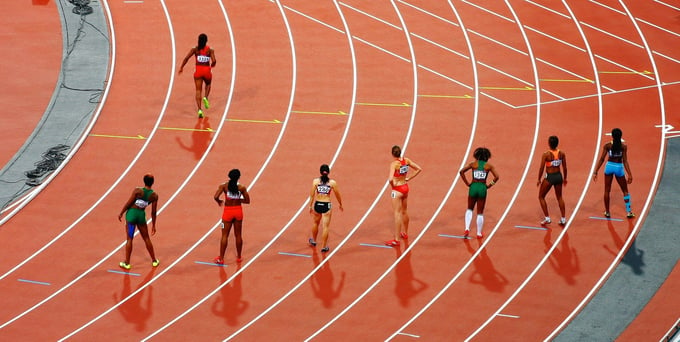 Wie Sprint und Marathon... Zwei Arten zur Erreichung eines standortübergreifenden Standards